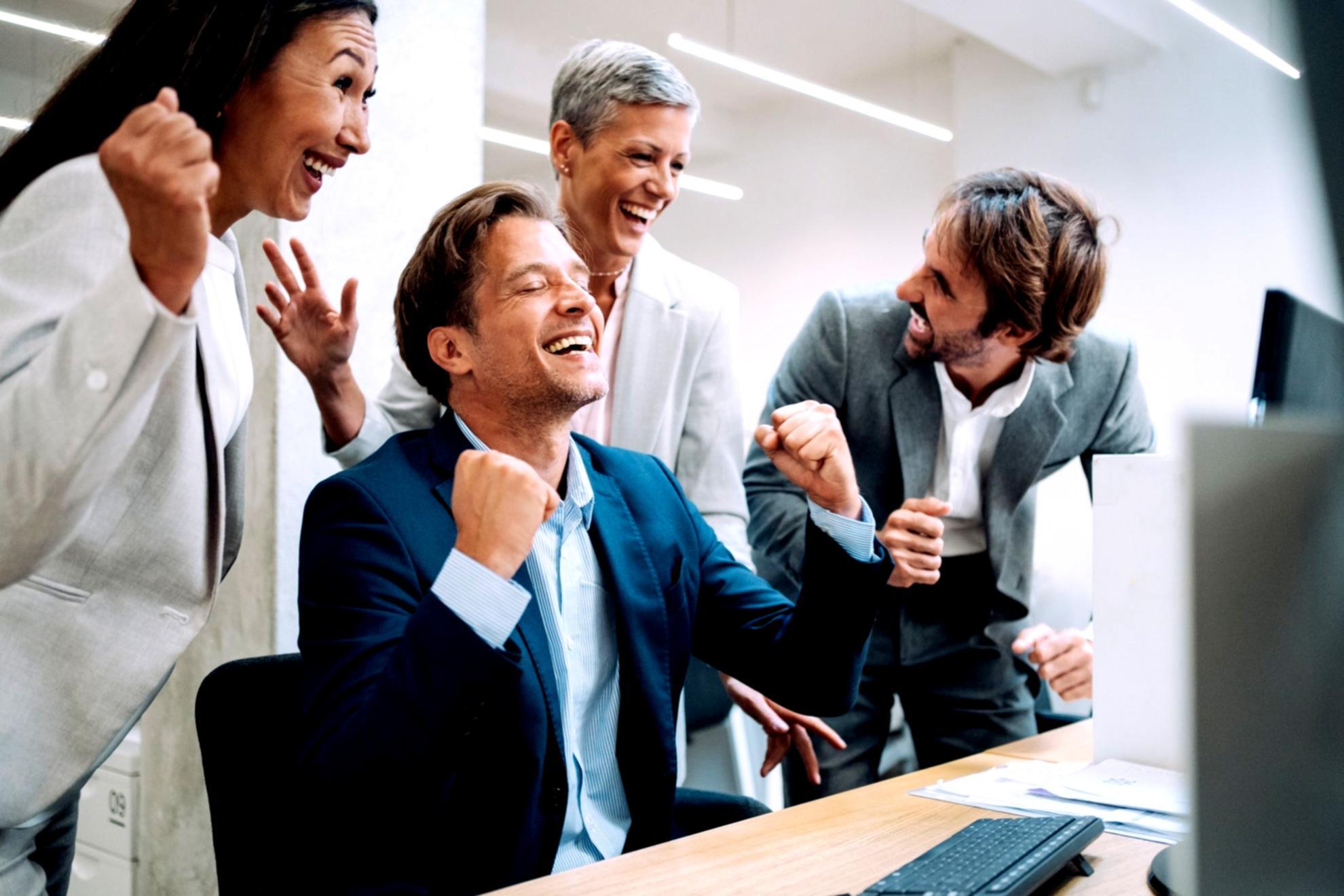 Arbeitsumgebung bei Velarexoquira mit Fokus auf Bildungsmaterialien